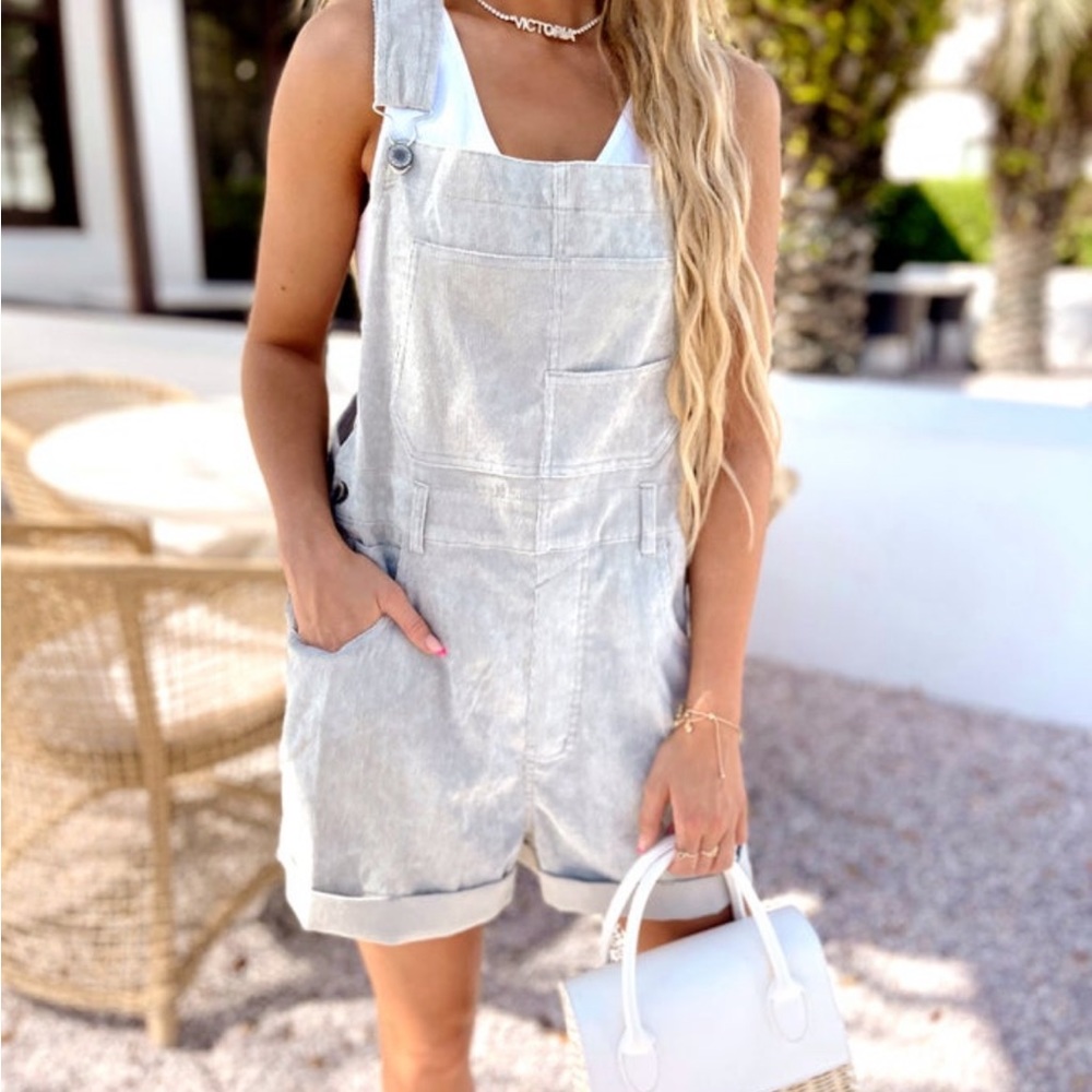 Wish List beachy bibs. Size small.